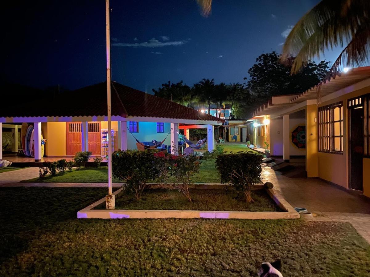 Transito Solid Surf Camp Hostel Nicaragua מראה חיצוני תמונה